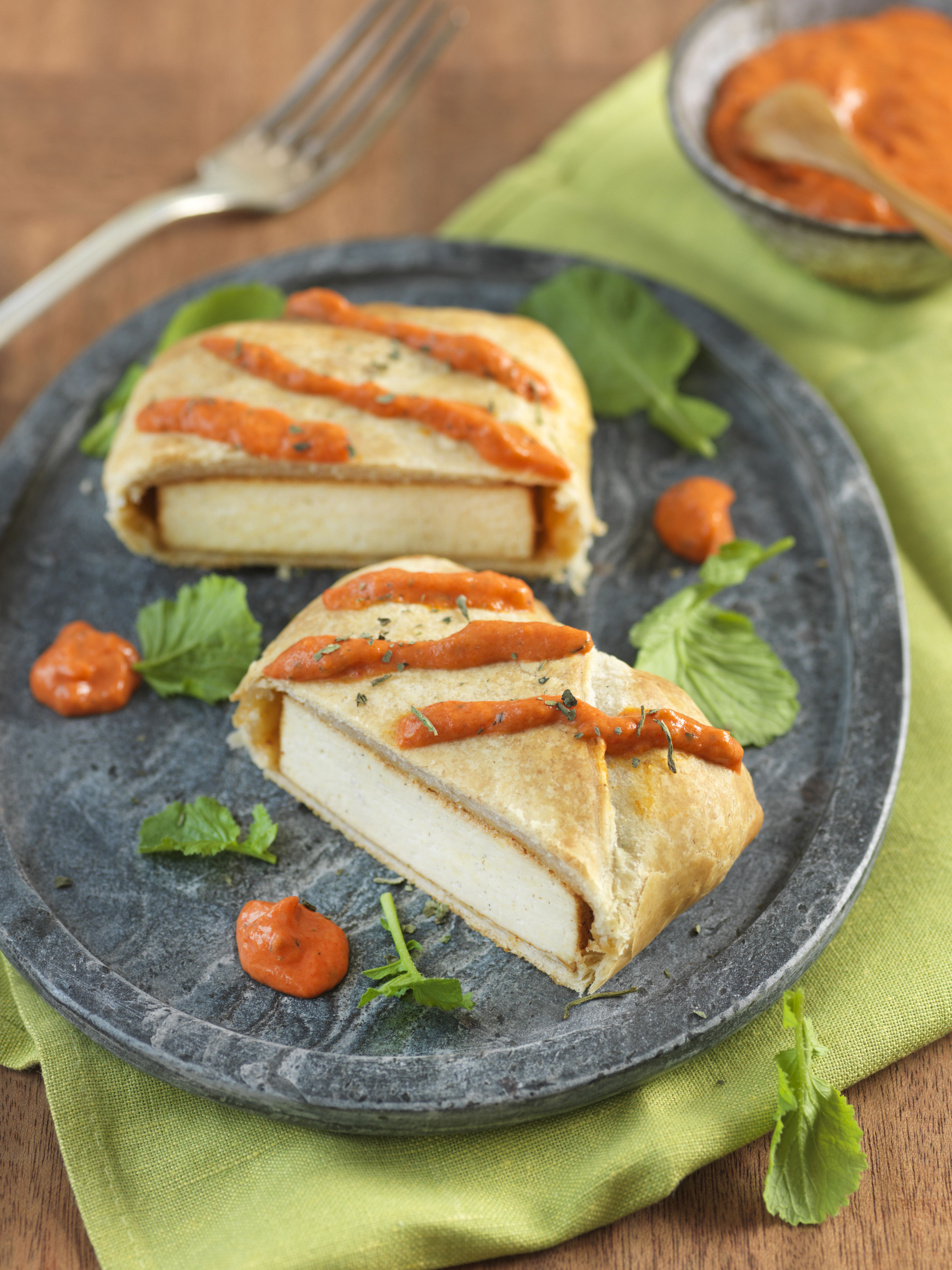 Tofu feuilleté et sauce aux poivrons - Recette à Prix Engagés Mars / Avril 2025 Tofu feuilleté et sauce aux poivrons - Recette à Prix Engagés Mars / Avril 2025