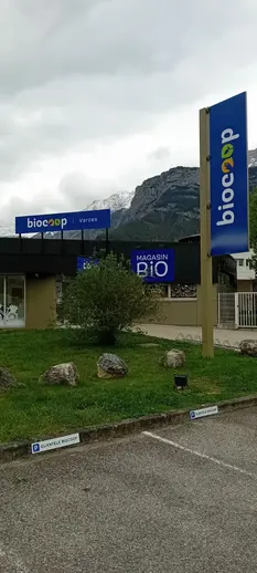 695-biocoop-varces-magasin-bio-facade-exterieur-local.webp
