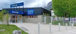 695-biocoop-varces-magasin-bio-facade-local-exterieur.webp